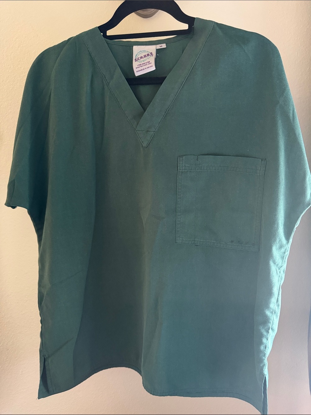 Unisex Medium  V-Neck Medical Scrub Top in Forest Green with Chest Pocket